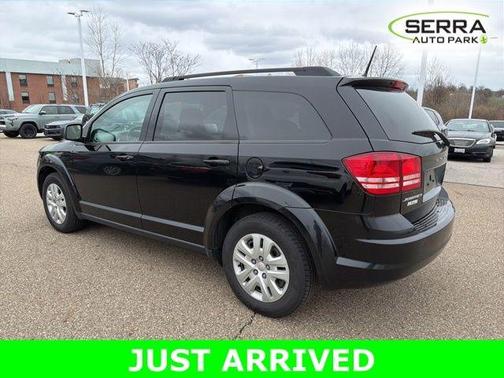 Pitch Black Clearcoat 2019 Dodge Journey SE Value Package