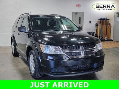 Pitch Black Clearcoat 2019 Dodge Journey SE Value Package