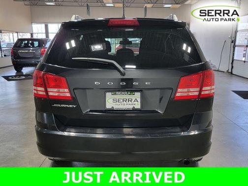 Pitch Black Clearcoat 2019 Dodge Journey SE Value Package