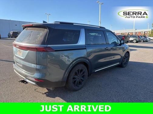2023 Kia Carnival SX