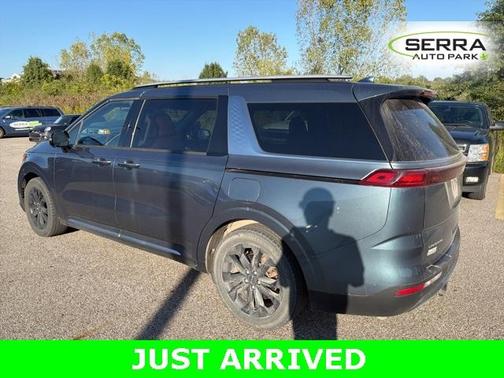 2023 Kia Carnival SX