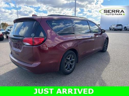 2018 Chrysler Pacifica Touring-L