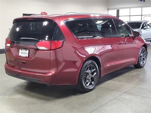 2018 Chrysler Pacifica Touring-L
