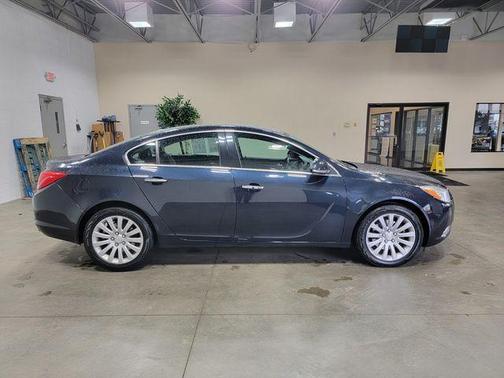 2013 Buick Regal Premium 1