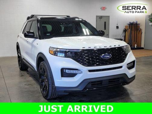 Star White 2022 Ford Explorer ST-Line