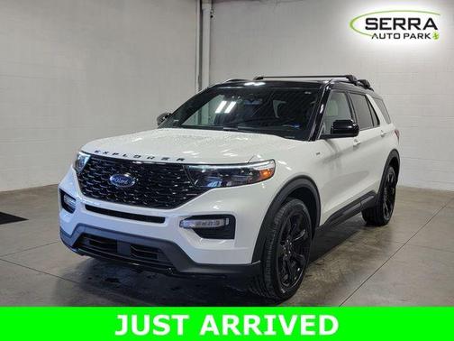 Star White 2022 Ford Explorer ST-Line