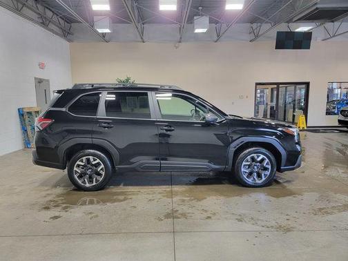 Crystal Black Silica 2025 Subaru Forester Premium