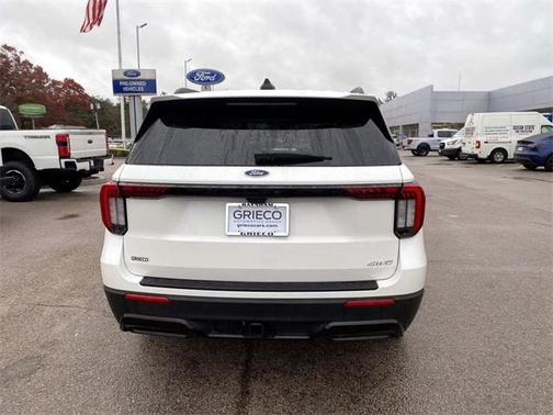 2025 Ford Explorer ST-Line