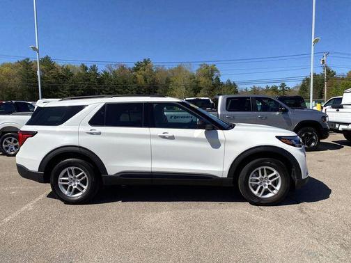 Star White Metallic Tri-Coat 2026 Ford Explorer Active