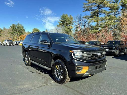 Agate Black Metallic 2027 Ford Expedition Tremor