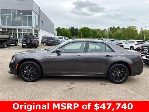2023 Chrysler 300 Touring