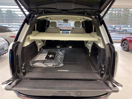 2025 Land Rover Range Rover P530 SE 7 Seat