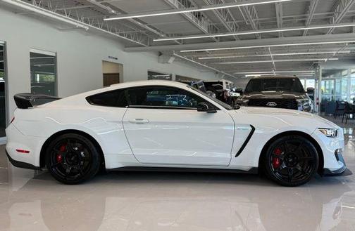 Oxford White 2017 Ford Shelby GT350R Base