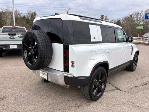 2024 Land Rover Defender 110 P300