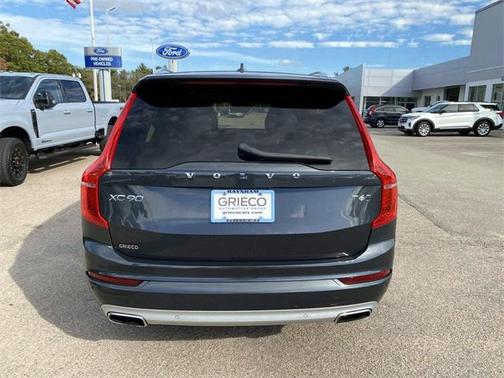 2021 Volvo XC90 T6 Momentum