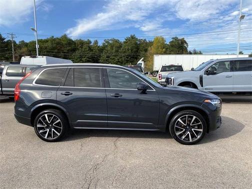 2021 Volvo XC90 T6 Momentum