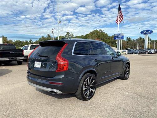 2021 Volvo XC90 T6 Momentum