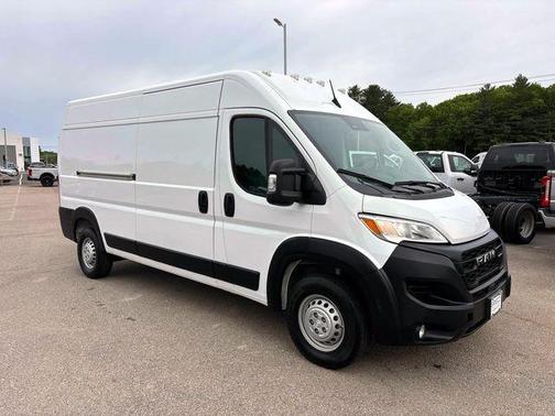 Bright White Clearcoat 2025 RAM ProMaster 2500 Tradesman