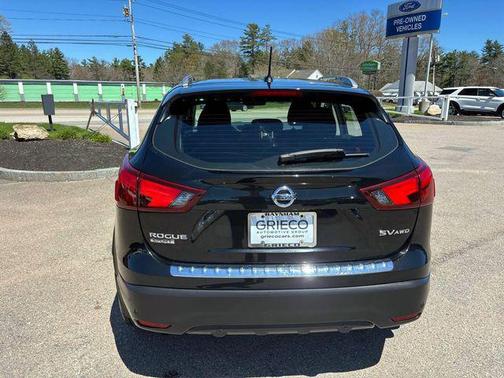 Magnetic Black Pearl 2019 Nissan Rogue Sport SV
