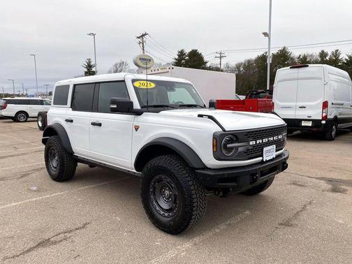 Oxford White 2025 Ford Bronco Badlands