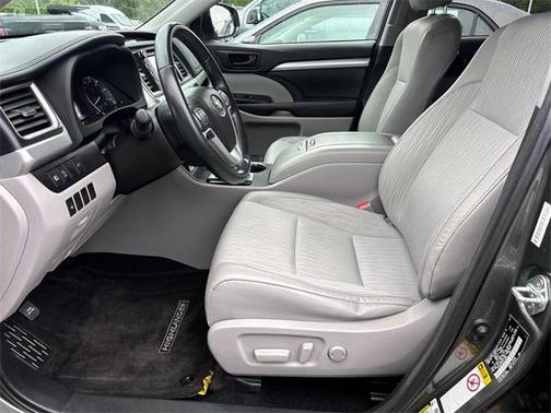 2017 Toyota Highlander LE