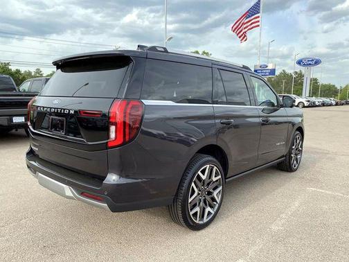 Gray Metallic 2026 Ford Expedition Platinum
