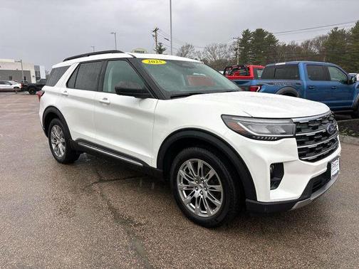 Star White Metallic Tri-Coat 2025 Ford Explorer Active