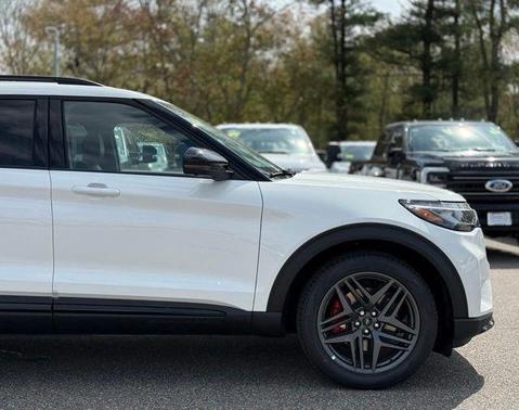 Star White Metallic Tri-Coat 2026 Ford Explorer ST