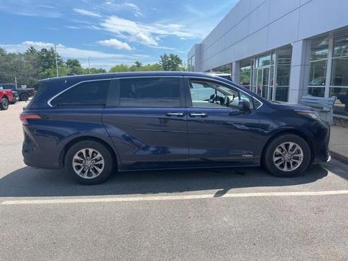 2021 Toyota Sienna XLE 7 Passenger