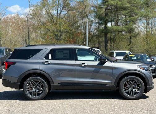 Carbonized Gray Metallic 2026 Ford Explorer ST-Line