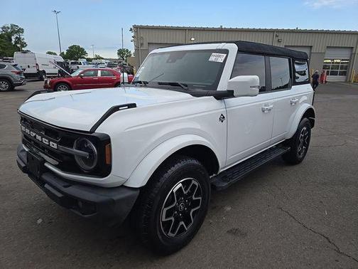 Oxford White 2024 Ford Bronco Outer Banks