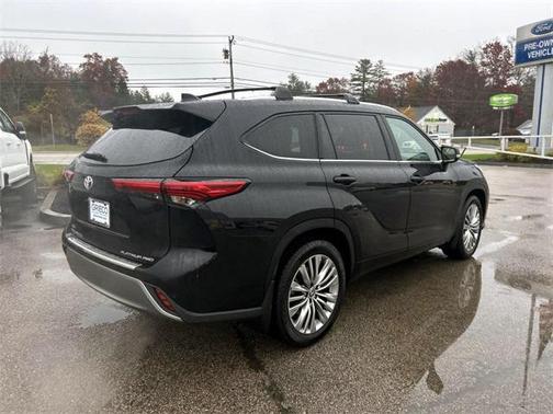 2022 Toyota Highlander Platinum