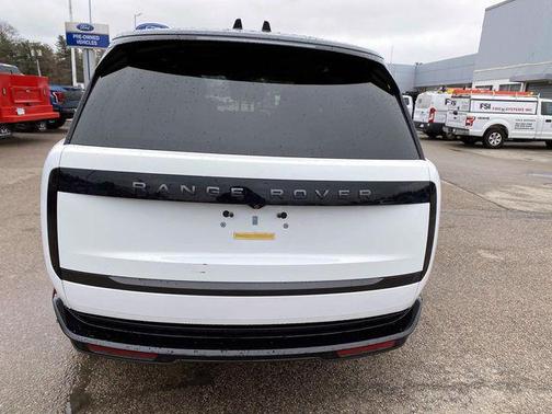 White 2025 Land Rover Range Rover P400 SE