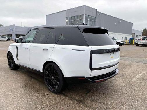 White 2025 Land Rover Range Rover P400 SE