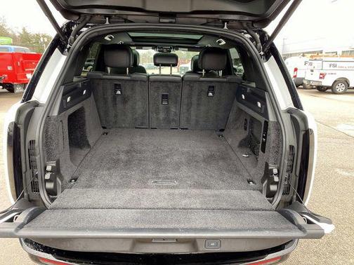 White 2025 Land Rover Range Rover P400 SE