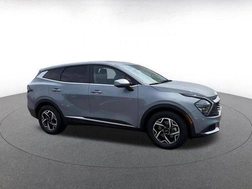 Everlasting Silver 2025 Kia Sportage LX