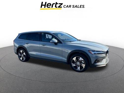 2025 Volvo V60 Cross Country B5 Plus