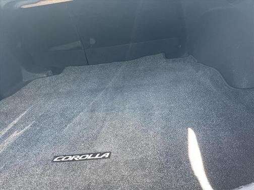 Photo 4 of 7 of 2020 Toyota Corolla LE