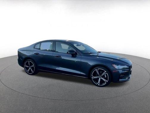 2024 Volvo S60 B5 Core Dark Theme