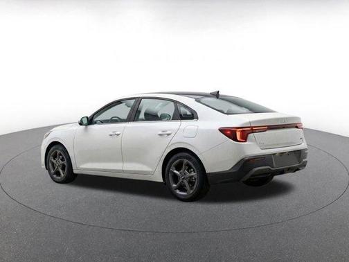 Snow White Pearl 2025 Kia K4