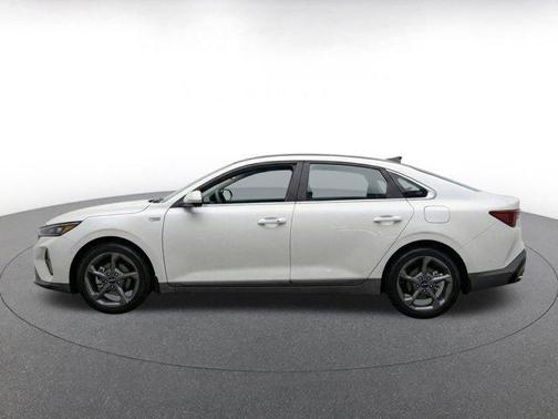 Snow White Pearl 2025 Kia K4