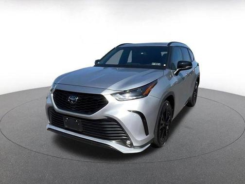 Silver 2024 Toyota Highlander XSE