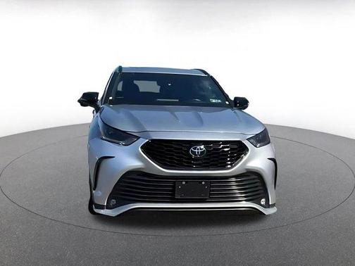 Silver 2024 Toyota Highlander XSE