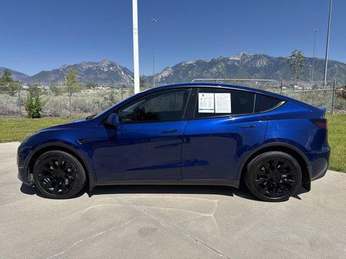 2022 Tesla Model Y Long Range Dual Motor All-Wheel Drive