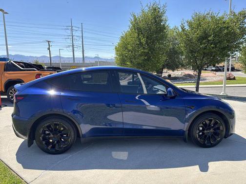 2022 Tesla Model Y Long Range Dual Motor All-Wheel Drive