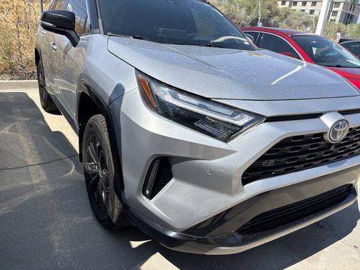 2022 Toyota RAV4 Hybrid SE