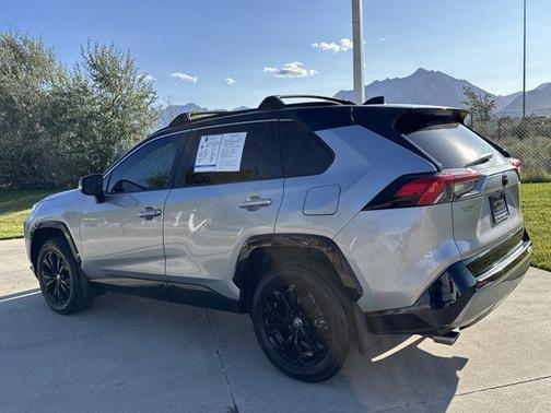 2022 Toyota RAV4 Hybrid SE