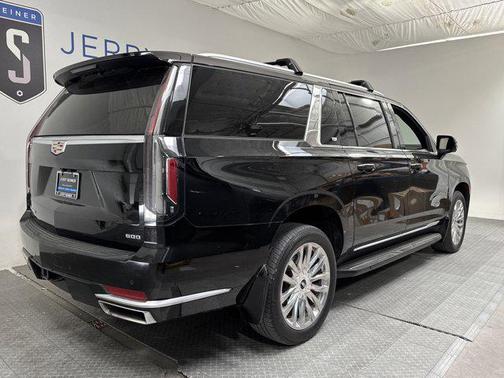 2022 Cadillac Escalade ESV Luxury
