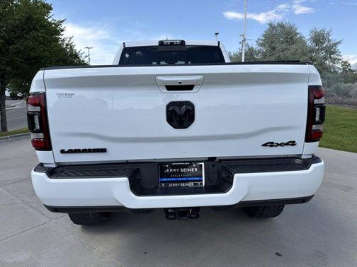 2020 RAM 2500 Laramie Crew Cab 4X4 6'4' Box