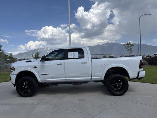 2020 RAM 2500 Laramie Crew Cab 4X4 6'4' Box